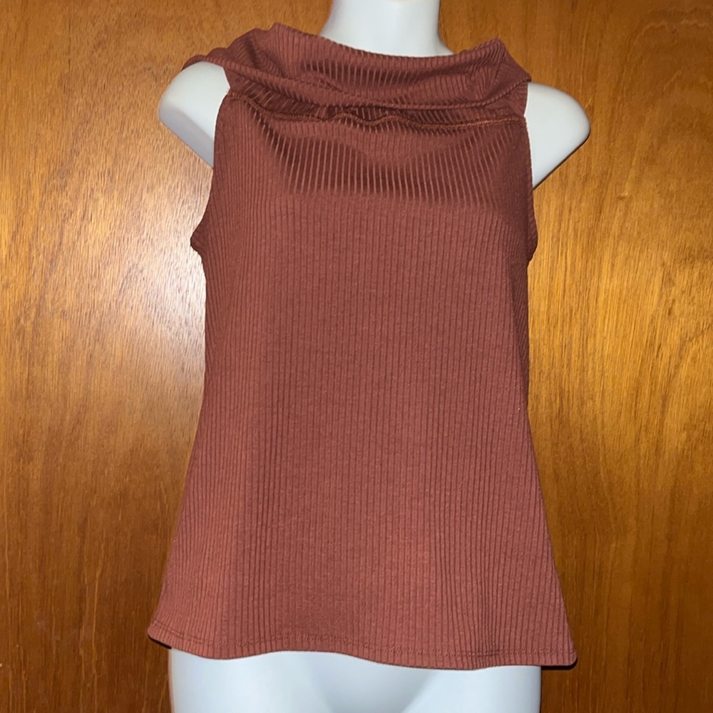 New Brown off shoulder if wanted, beautiful top. Size Large